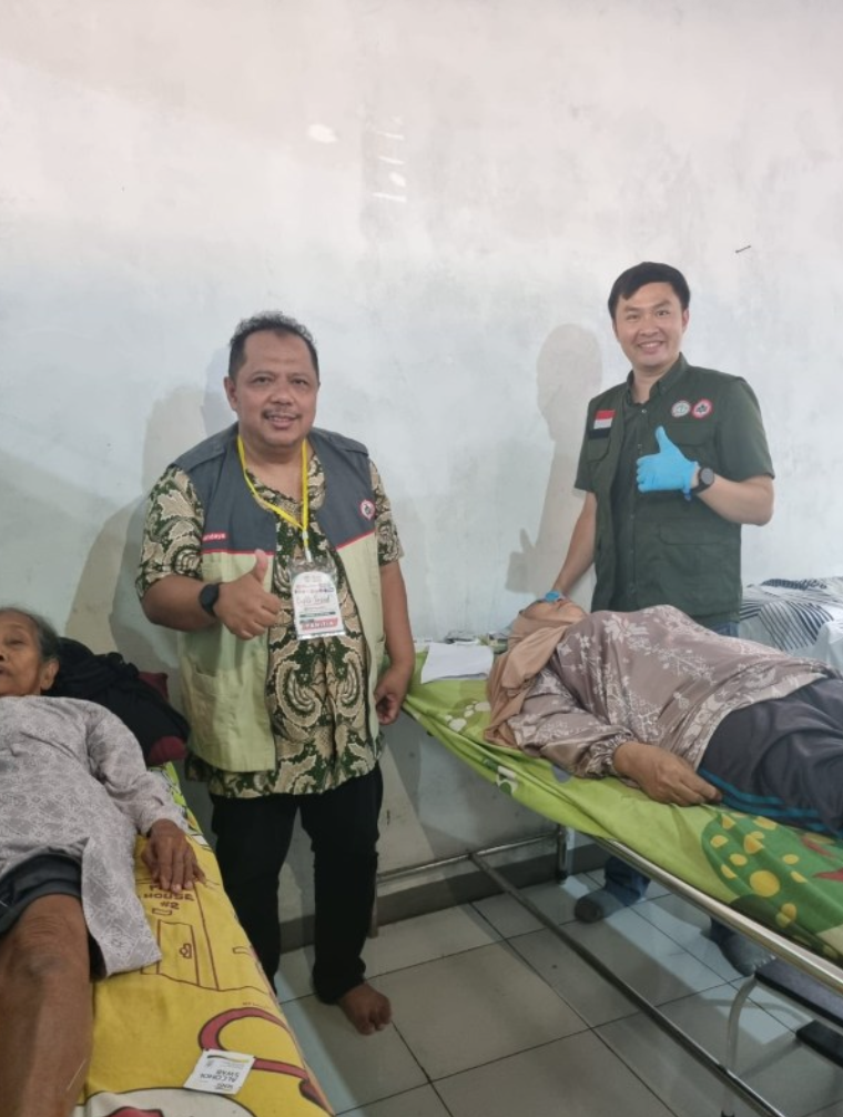 dr. R. Handaya Dipanegara, M.Kes., Sp.Ak., SubspAk-AA(K) dan dr. Visto Pangestu, Sp.Ak